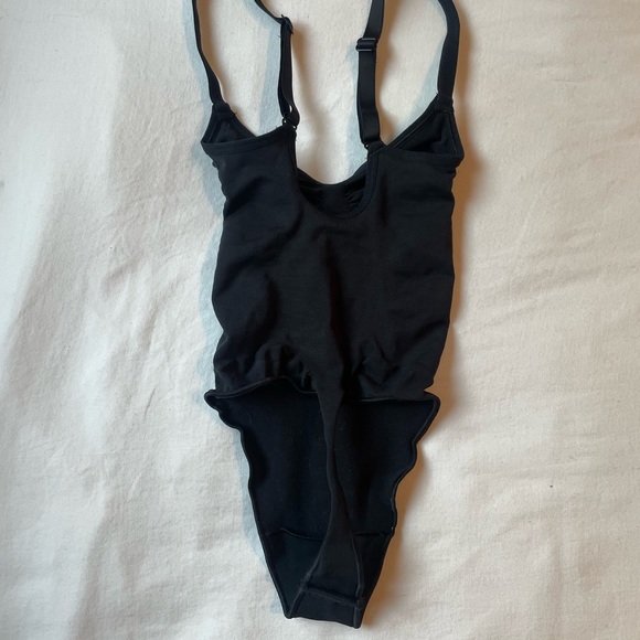 Skims Seamless Sculpt Thong Bodysuit - Picture 3 of 4